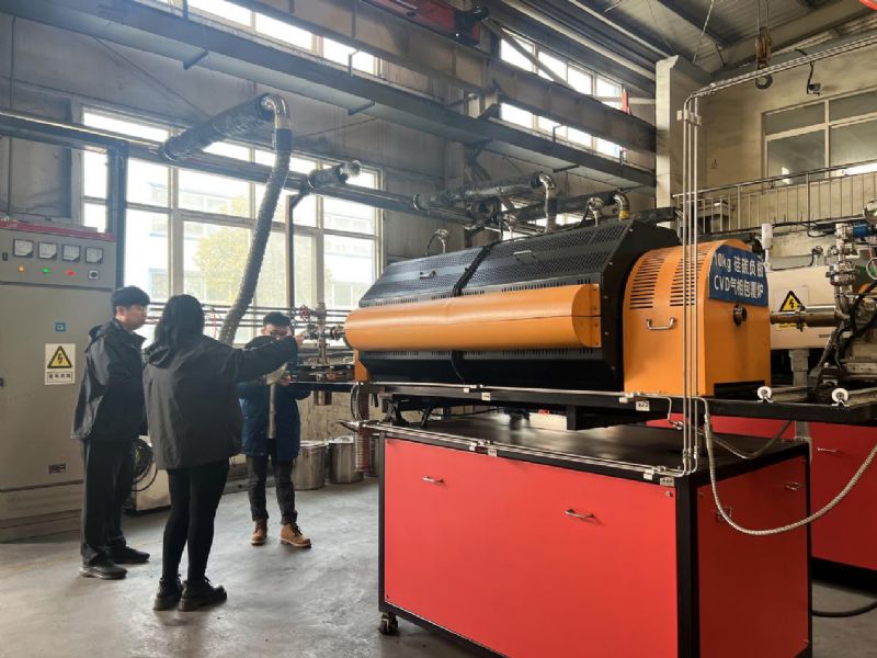 客戶考察硅烷設(shè)備，雙方共同探索新硅碳市場